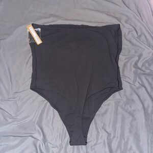 STRAPLESS THONG BODYSUIT